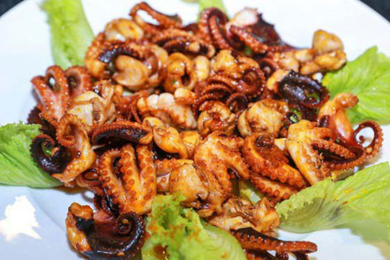 grilled squid with salt and chilli