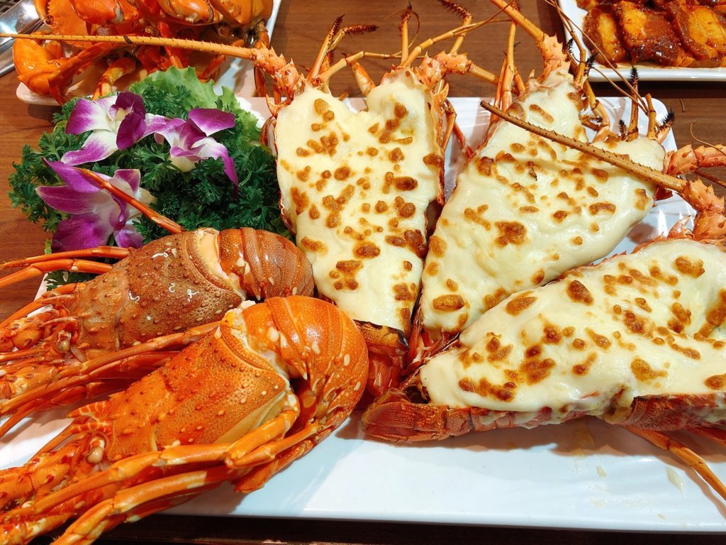 Grilled lobster with cheese, a popular dish at Bo Ke, Mui Ne