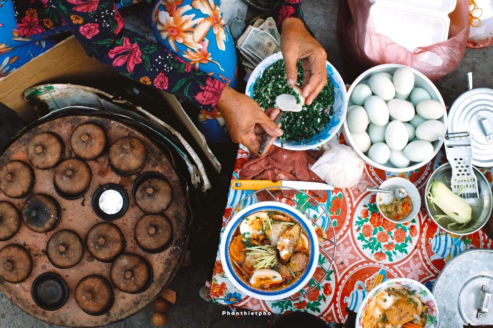 Inside 'Where to Eat' section — busy local food street stall scene