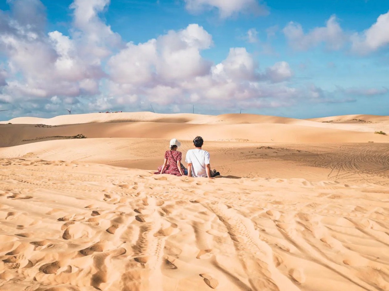 jeep tour Mui Ne, sunrise jeep tour Mui Ne, sunset jeep tour Mui Ne, Mui Ne sand dunes tour